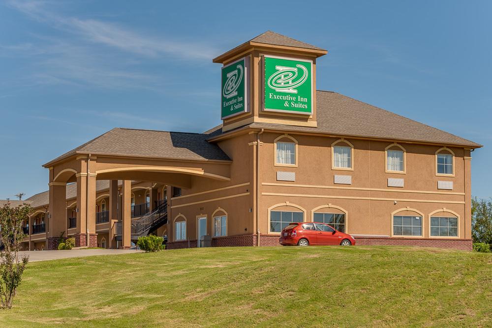 Executive Inn & Suites Cushing Buitenkant foto