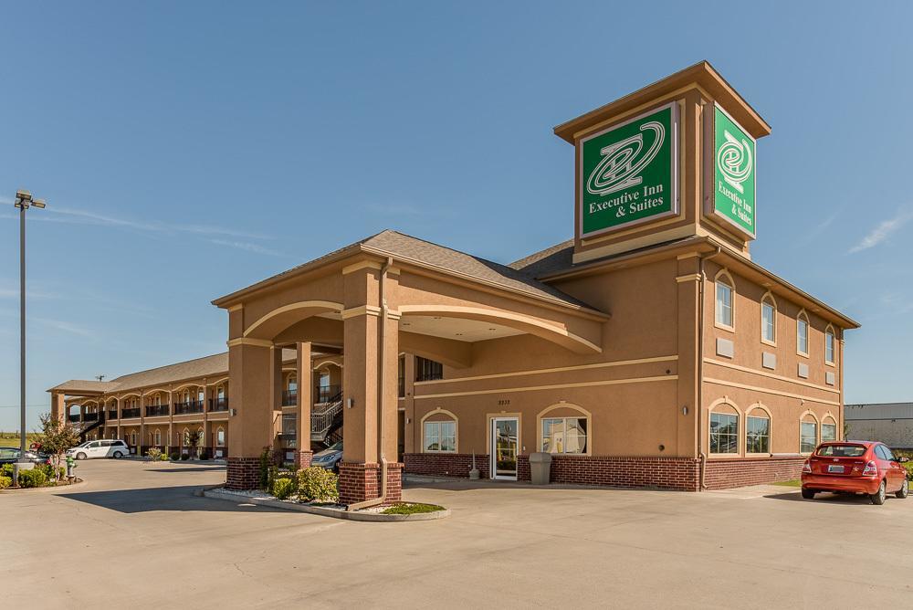 Executive Inn & Suites Cushing Buitenkant foto