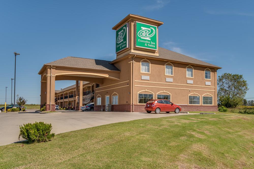 Executive Inn & Suites Cushing Buitenkant foto