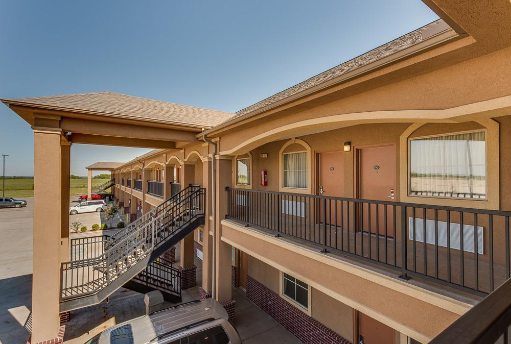 Executive Inn & Suites Cushing Buitenkant foto